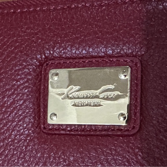259 Kenneth Cole New York |NWOT Burgundy Pebbled Leather Zip Wristlet Wallet - Picture 4 of 10